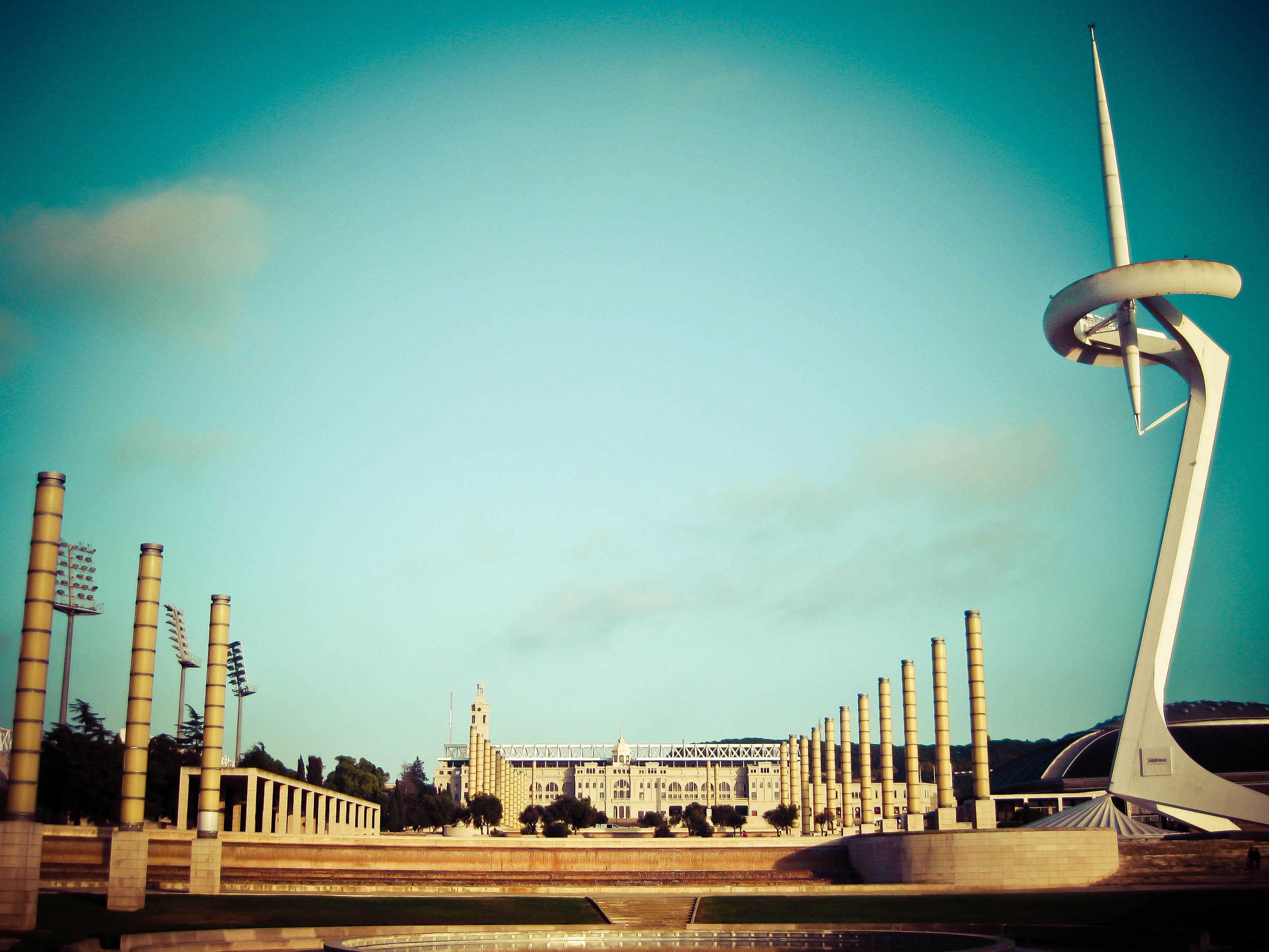 Torre-Calatrava-i-Estadio-Olimpico.jpg